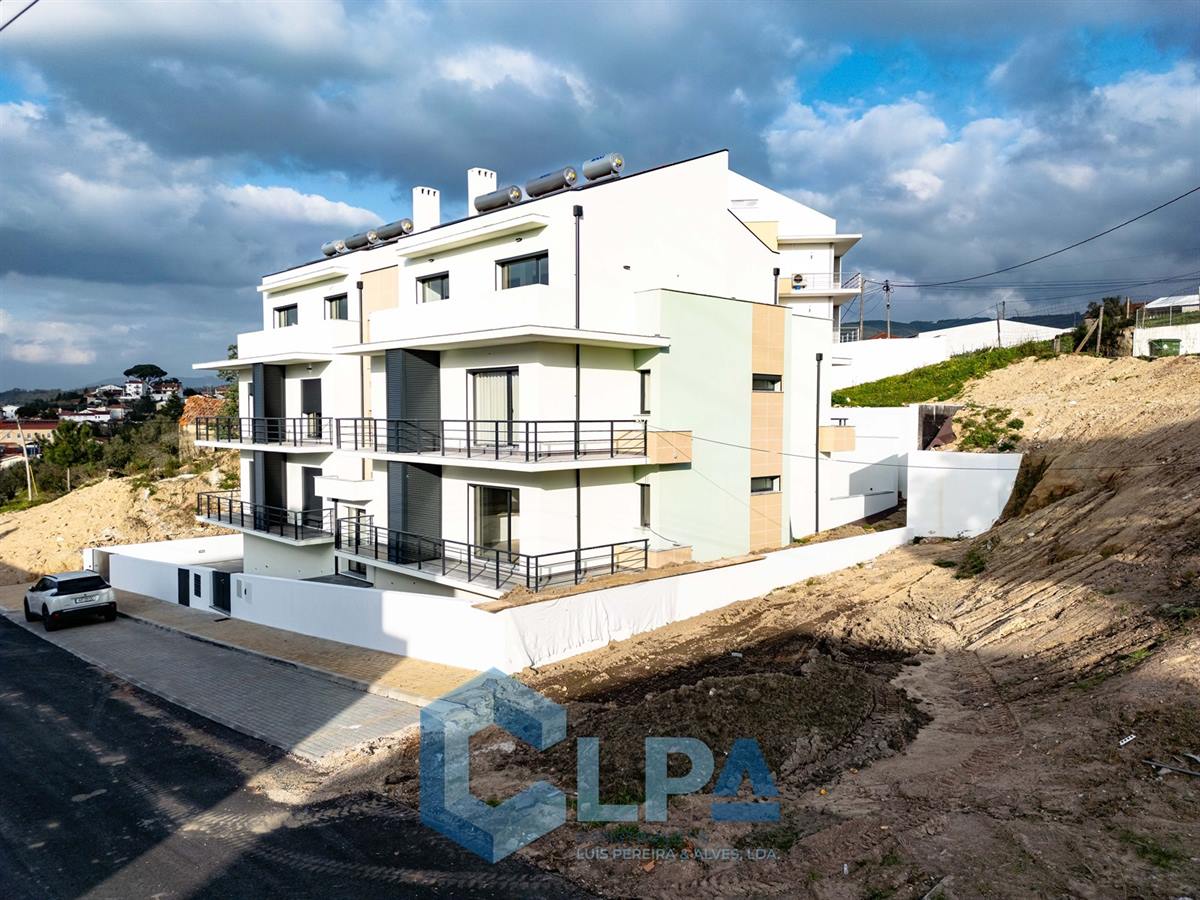 Edifício de habitação novo em Brasfemes — CLPA