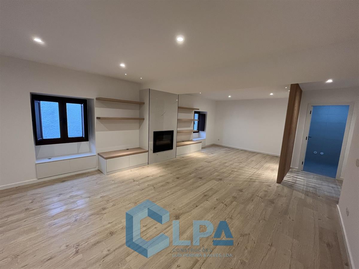 Moradia de interior contemporâneo em Coimbra — CLPA