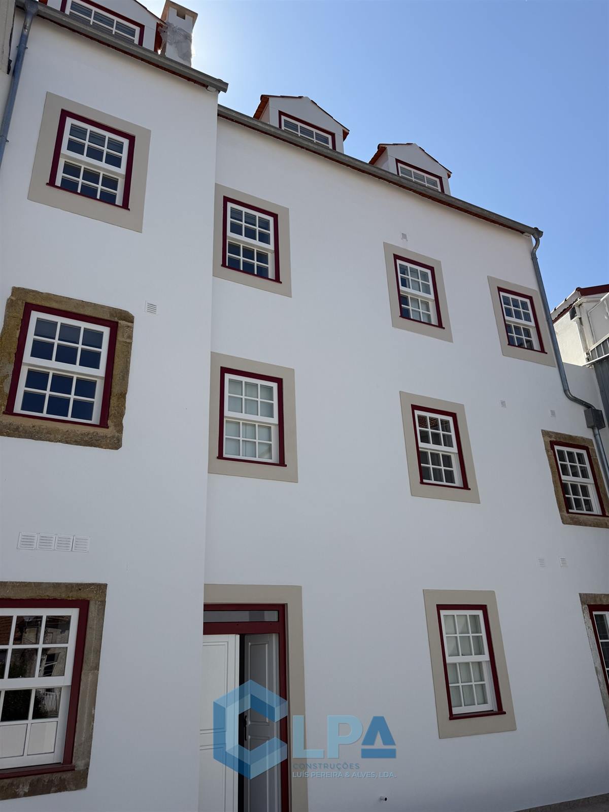 Edifício antigo recuperado na Alta de Coimbra — CLPA