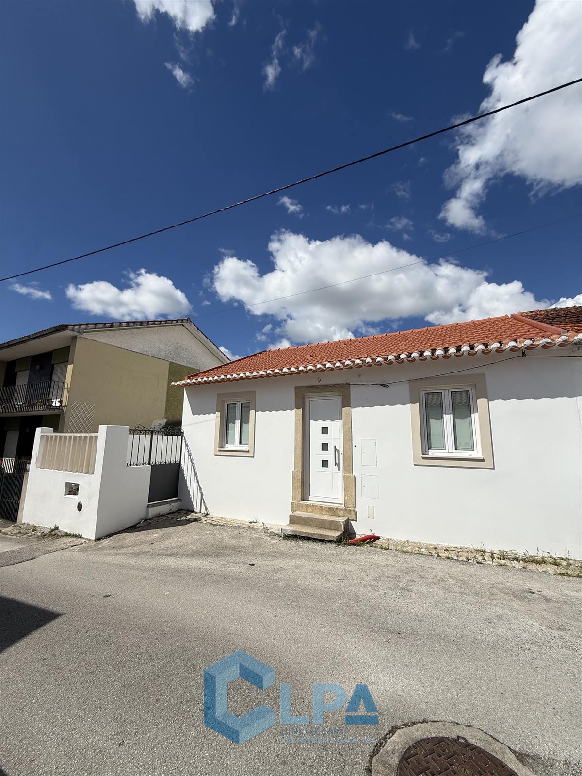 Casa de pedra recuperada em São Martinho do Bispo — CLPA